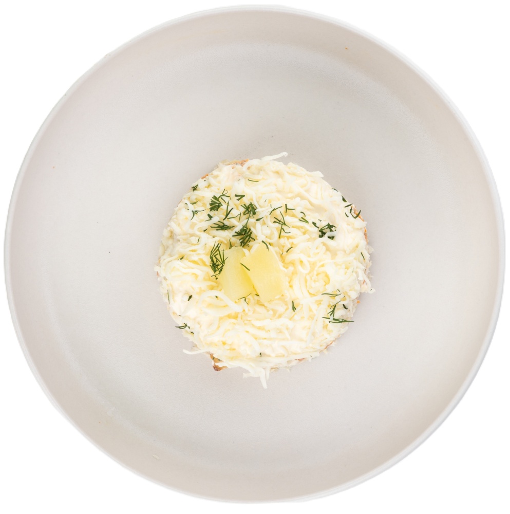 Салат с курицей и ананасами Бистро