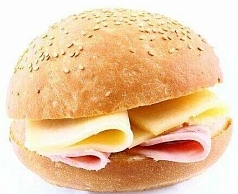 Булочка с ветчиной 1шт